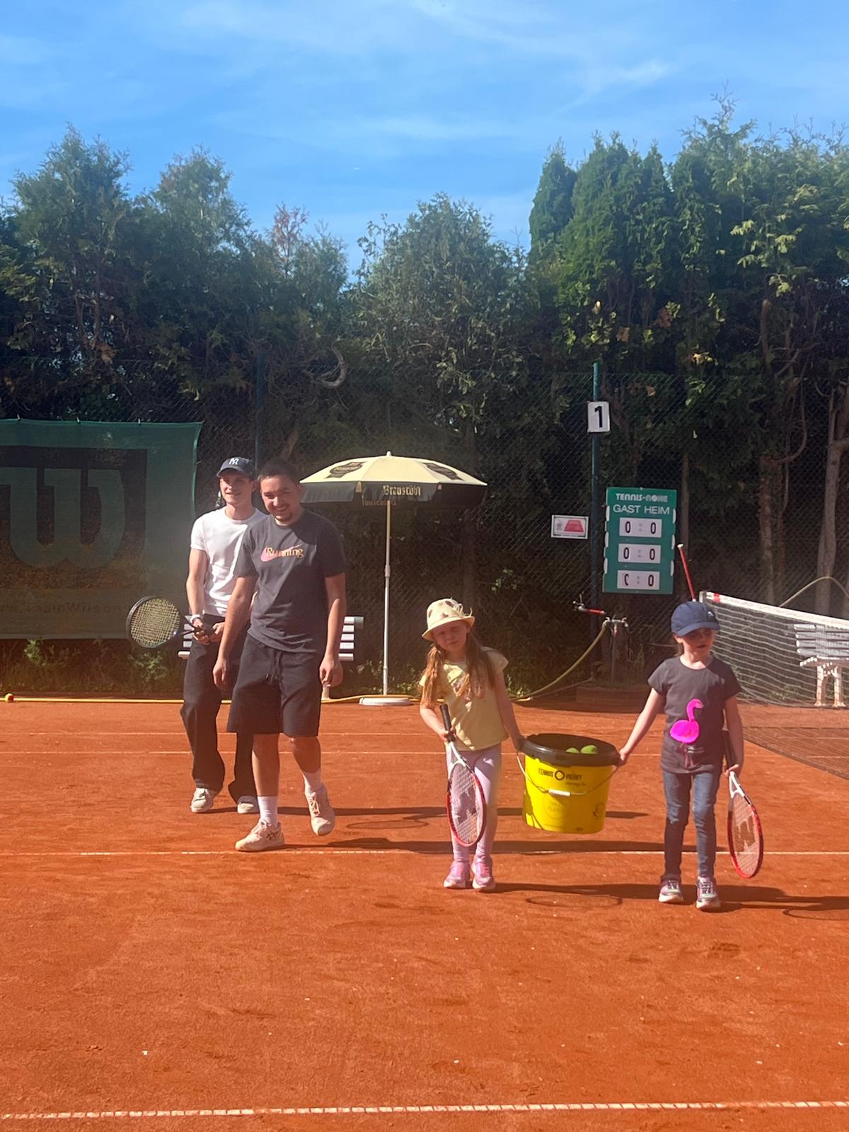 Mehr über den Artikel erfahren Ein gelungener Start in die Tennissaison – Rückblick auf den Tag der offenen Tür