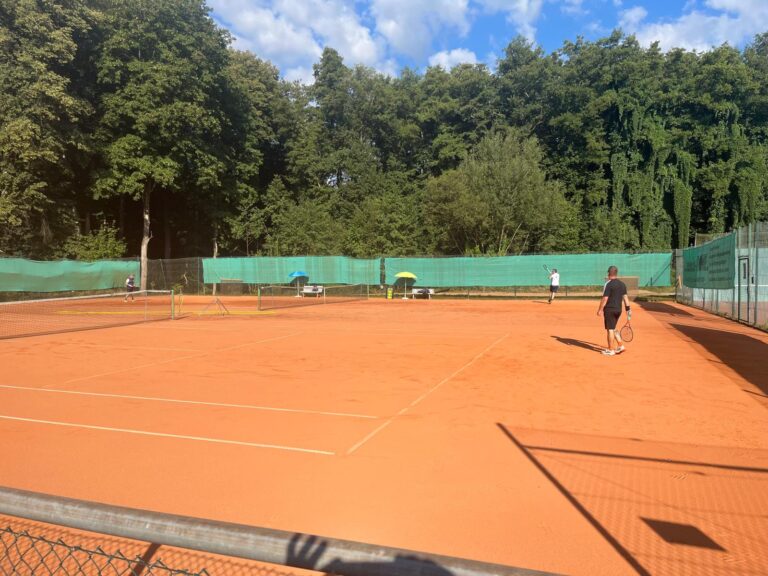 Mehr über den Artikel erfahren Herren 40: Erster Saisonsieg für den GSV Gundernhausen in Michelstadt 🎾